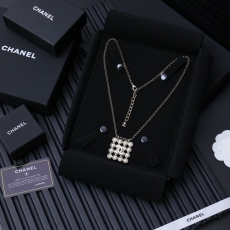 Unclassified Brand Necklaces